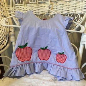 Tie back red gingham Apple appliqués!! 🍎 🍎 🍎